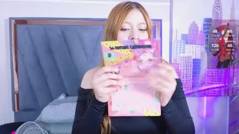 velvetfox_ online show from May 17, 7:32 pm