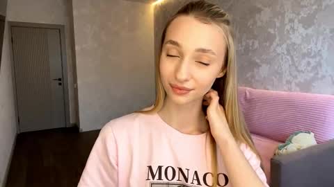 Snapshot of velvethonerkamp chatting on November 18, 7:46 am Nika online show from November 18, 7:46 am