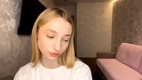 Snapshot of velvethonerkamp chatting on November 19, 7:08 am Nika online show from November 19, 7:08 am