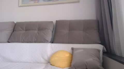 velvetmoon123 online show from April 28, 5:23 am