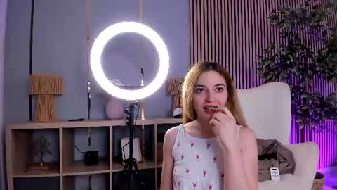 Snapshot of velvetspell chatting on July 30, 3:05 am Velvet online show from July 30, 3:05 am