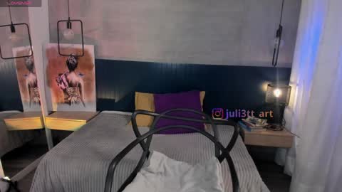 Snapshot of velvettease_ chatting on May 5, 1:19 pm velvettease_ online show from May 5, 1:19 pm