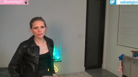 VelvetTGirl online show from June 4, 8:20 am