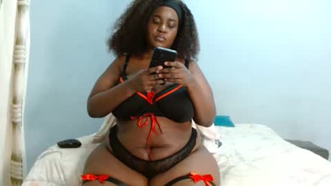 velvetychocolate1 online show from May 17, 1:25 am