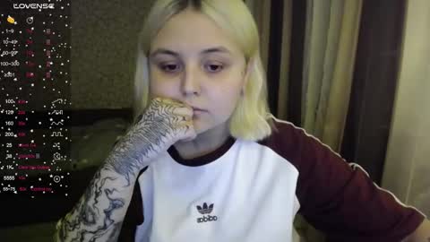 Snapshot of vendymories chatting on October 30, 11:05 pm eva 3 online show from October 30, 11:05 pm