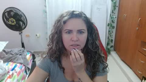 Snapshot of venecasexy44 chatting on September 11, 11:21 am venecasexy44 online show from September 11, 11:21 am
