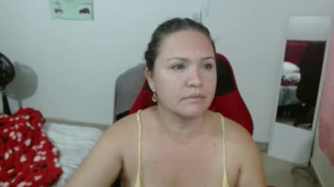 Snapshot of venecasexy44 chatting on October 5, 9:29 am venecasexy44 online show from October 5, 9:29 am