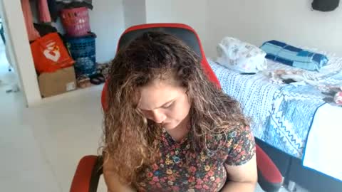 Snapshot of venecasexy44 chatting on June 25, 8:57 pm venecasexy44 online show from June 25, 8:57 pm