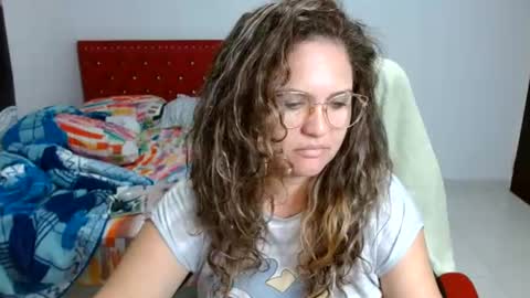 Snapshot of venecasexy44 chatting on July 28, 9:15 am venecasexy44 online show from July 28, 9:15 am