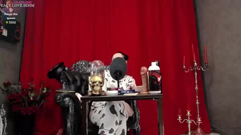 Snapshot of venenaschwarz chatting on November 29, 2:53 pm MISTRESS online show from November 29, 2:53 pm