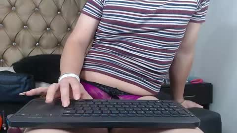 Snapshot of veneno_hot chatting on January 3, 2:51 pm veneno hot online show from January 3, 2:51 pm