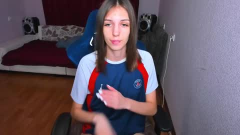 Snapshot of veneradi615 chatting on March 5, 5:39 pm veneradi615 online show from March 5, 5:39 pm