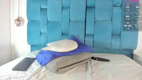 Snapshot of venezolana_caro chatting on June 10, 12:04 pm venezolana_caro online show from June 10, 12:04 pm