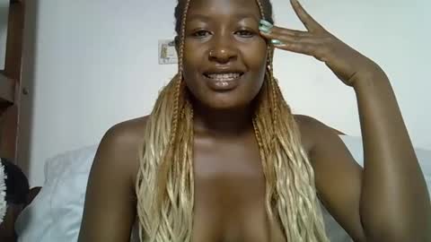 Snapshot of venom_kisses5050 chatting on February 16, 12:01 pm venom_kisses5050 online show from February 16, 12:01 pm