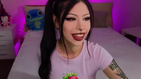 Snapshot of venomeowww_ chatting on September 22, 3:41 am Vivian online show from September 22, 3:41 am