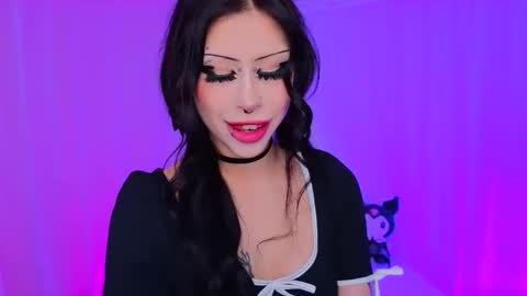 Snapshot of venomeowww_ chatting on November 26, 3:40 am Vivian online show from November 26, 3:40 am