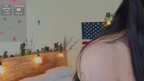 Snapshot of venomeowww_ chatting on April 5, 3:36 am Vivian online show from April 5, 3:36 am