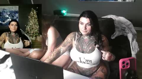 Snapshot of ventressinkbaby chatting on November 15, 2:09 am VentressInk online show from November 15, 2:09 am