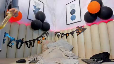 venus__miller online show from October 25, 12:13 pm