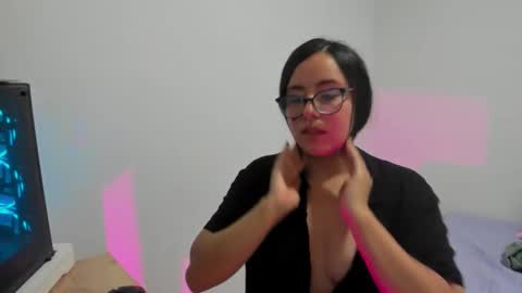 Snapshot of venus_cat_ chatting on October 22, 1:28 am Venus online show from October 22, 1:28 am