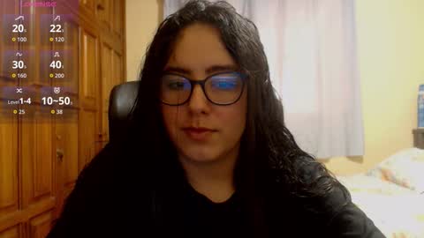 Snapshot of venus_cat_ chatting on December 2, 9:43 pm Venus online show from December 2, 9:43 pm