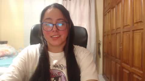 Snapshot of venus_cat_ chatting on June 19, 8:23 pm Venus online show from June 19, 8:23 pm