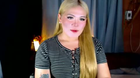 Snapshot of venus_colly chatting on June 18, 1:28 am I am Colly Your mystery girl online show from June 18, 1:28 am