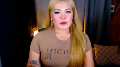 Snapshot of venus_colly chatting on July 8, 2:16 am I am Colly Your mystery girl online show from July 8, 2:16 am
