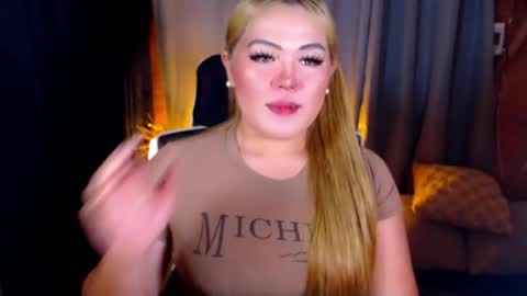 Snapshot of venus_colly chatting on July 11, 3:09 am I am Colly Your mystery girl online show from July 11, 3:09 am