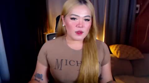 Snapshot of venus_colly chatting on July 19, 6:00 pm I am Colly Your mystery girl online show from July 19, 6:00 pm