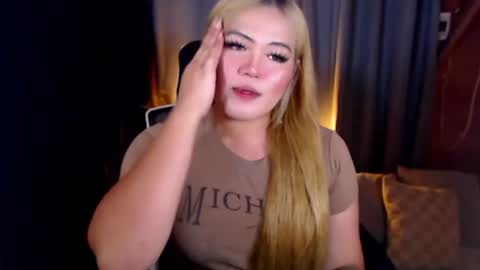 Snapshot of venus_colly chatting on July 21, 12:57 am I am Colly Your mystery girl online show from July 21, 12:57 am