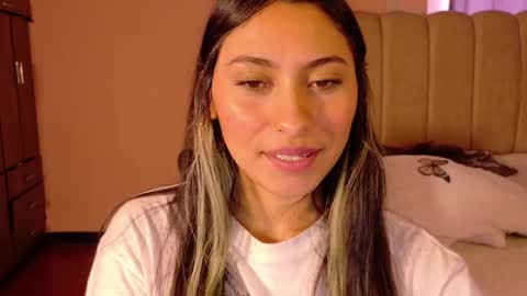 Snapshot of venus_latin_01 chatting on April 18, 7:07 pm Mary online show from April 18, 7:07 pm