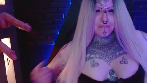Snapshot of venus_rock chatting on July 28, 12:48 pm Venus Ink online show from July 28, 12:48 pm