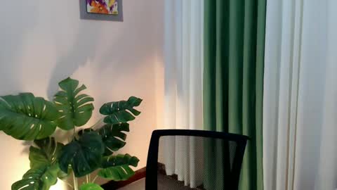 Snapshot of venus_sunrise07xx chatting on January 7, 9:46 pm Venus Sunrise Bombshell online show from January 7, 9:46 pm