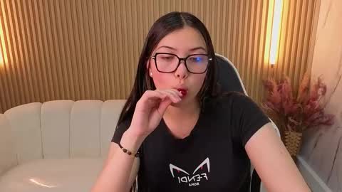 Venus  online show from December 4, 8:06 pm