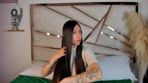 venusmorgan_ online show from December 1, 8:14 pm