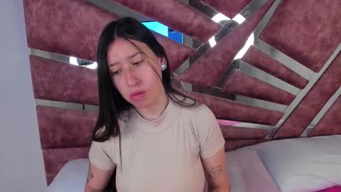 venusmorgan_ online show from December 3, 1:42 pm