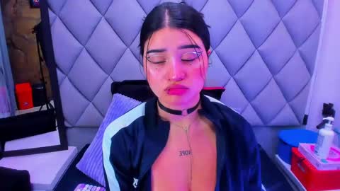 Venusowen  online show from November 21, 1:21 pm