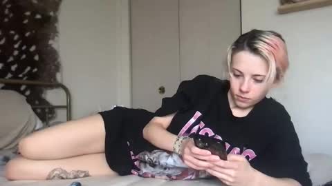 Snapshot of venustheflytrap chatting on May 17, 4:47 pm venustheflytrap online show from May 17, 4:47 pm