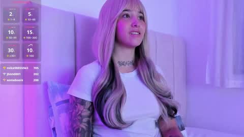 Snapshot of venusvan chatting on October 6, 1:03 am Shelly online show from October 6, 1:03 am