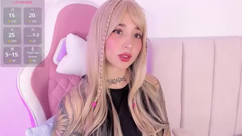 Snapshot of venusvan chatting on October 15, 7:36 pm Shelly online show from October 15, 7:36 pm