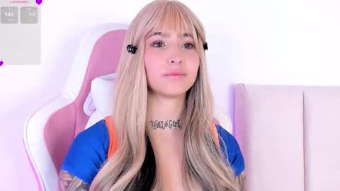 Snapshot of venusvan chatting on October 28, 1:25 pm Shelly online show from October 28, 1:25 pm