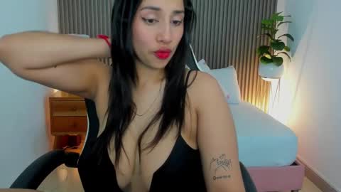 Snapshot of venuz_lee chatting on January 3, 12:41 pm Nice to greet you my name is Vanessa online show from January 3, 12:41 pm