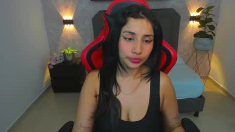 Snapshot of venuz_lee chatting on January 9, 12:52 pm Nice to greet you my name is Vanessa online show from January 9, 12:52 pm