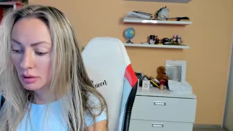 Snapshot of veola_new chatting on February 23, 3:45 am Violetta online show from February 23, 3:45 am