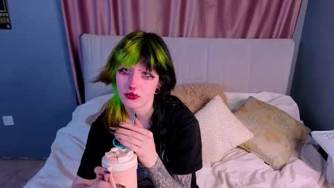 Erica online show from October 16, 8:10 pm