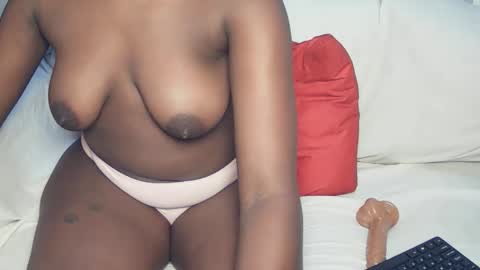 Snapshot of vera_bliss21 chatting on May 15, 10:06 pm vera_bliss21 online show from May 15, 10:06 pm