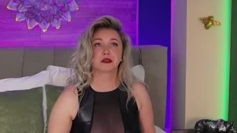 VeraNoires online show from May 18, 4:51 am