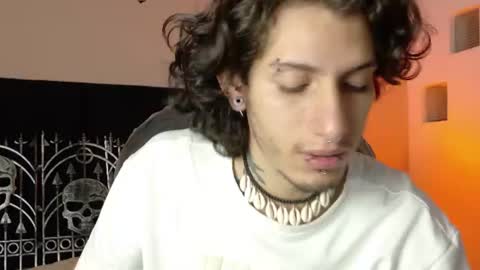 vergil_noir online show from June 13, 4:43 am