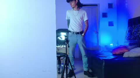 vergil_noir online show from July 9, 4:16 am